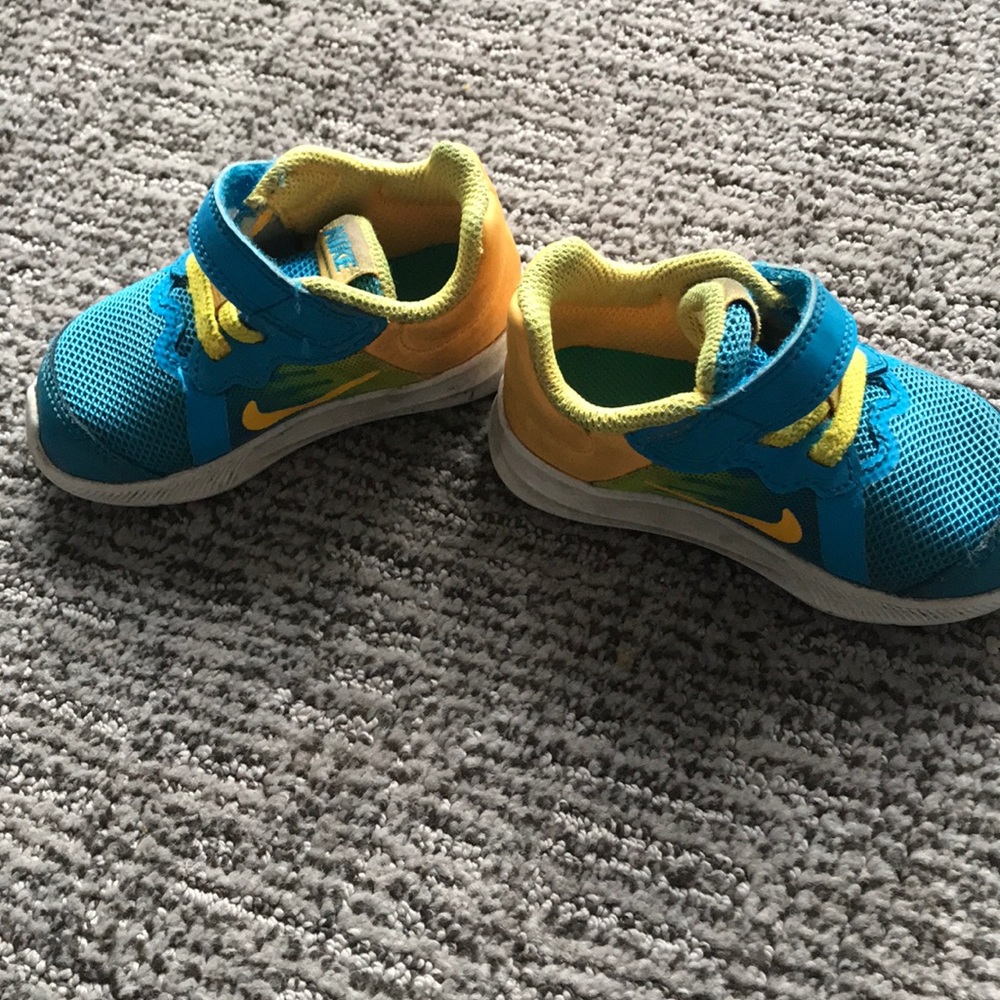 Baby Nikes - Picture 3 of 6